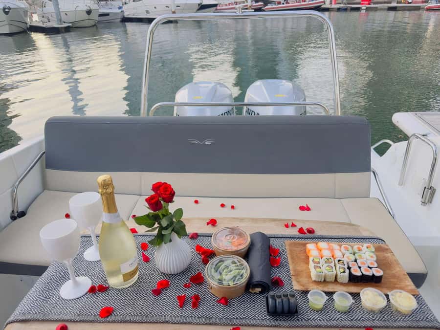 2-Hrs Private Romantic Sunset Cruise with Sushi and Drinks - Why this private Dubai cruise works for a special evening