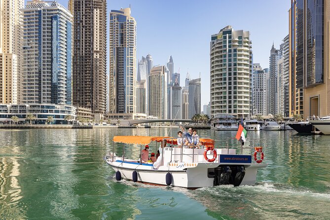 Abra Tours - Dubai Sightseeing Cruises - A short cruise with a big-city view