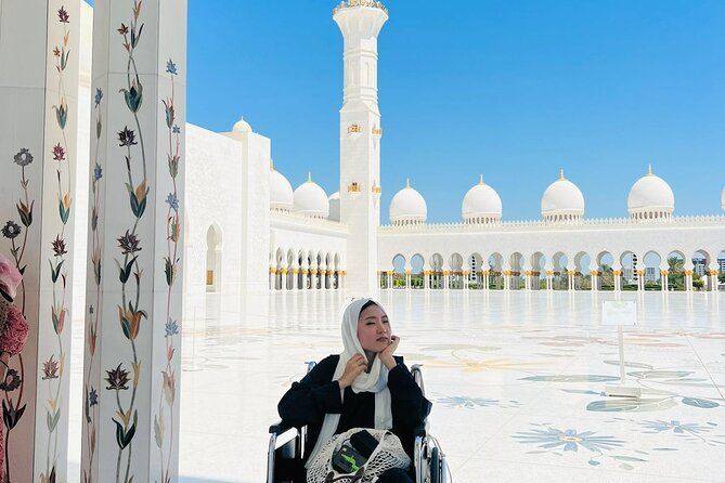 Abu Dhabi City Tour and Qasr AL Watan - Corniche Beach and the Abu Dhabi waterfront