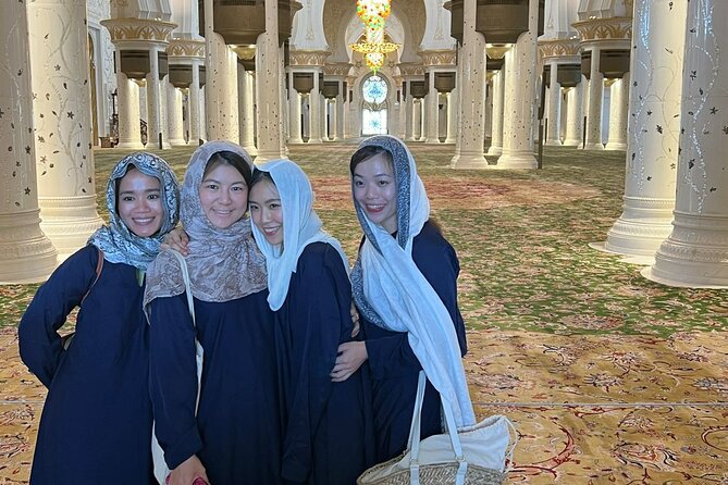 Abu Dhabi City Tour and Qasr AL Watan - Marina Mall, the Dates Market, and the question of lunch