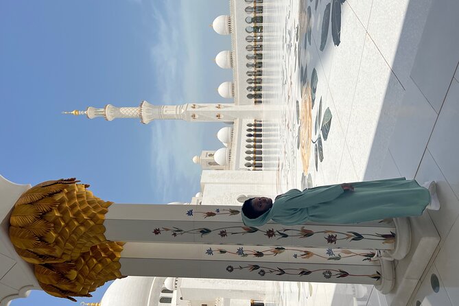 Abu Dhabi City Tour - Ferrari World - Marina Mall: your practical lunch break