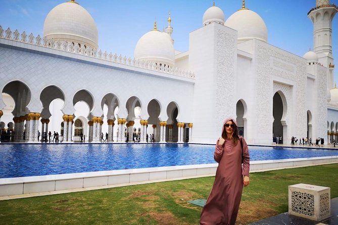 Abu Dhabi City Tour (Grand Mosque & Qasr Al Watan) - Emirates Palace: a 15-minute royal photo stop