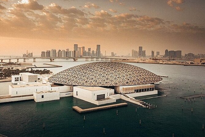 Abu Dhabi City Tour in 4x4 Private Vehicle - Qasr Al Watan and the presidential palace setting