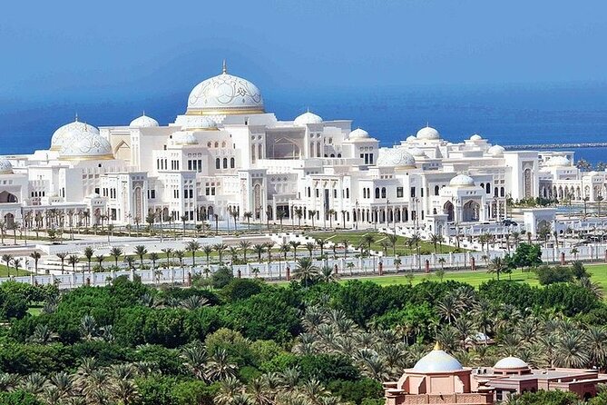 Abu Dhabi City Tour in 4x4 Private Vehicle - Sheikh Zayed Grand Mosque: give this stop your full attention