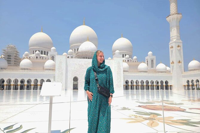 Abu Dhabi City Tour of Grand Mosque, Palace, Louvre, and Ferrari - Why a private Abu Dhabi day works well