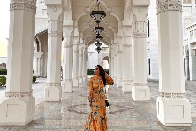 Abu Dhabi City Tour of Grand Mosque, Palace, Louvre, and Ferrari - Emirates Palace and Etihad Towers: grand exteriors