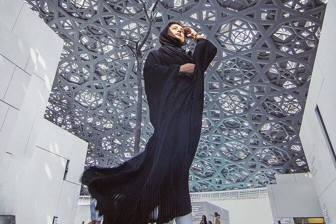 Abu Dhabi City Tour of Grand Mosque, Palace, Louvre, and Ferrari - Yas Mall: a practical lunch break