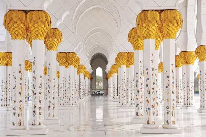 Abu Dhabi city tour with Entry ticket to Louvre Museum from Abu Dhabi - Starting with the Sheikh Zayed Grand Mosque