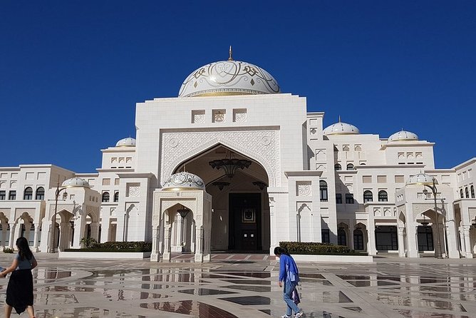 Abu Dhabi Full Day City Tour - Qasr Al Watan needs a careful check
