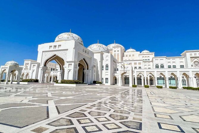 Abu Dhabi Private City Tour From Dubai - Shopping for dates at Abu Dhabi’s market