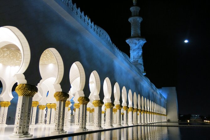 Abu Dhabi Sheikh Zayed Grand Mosque Tour - Dress arrangements and the abaya problem