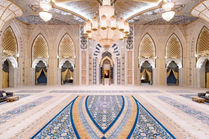 Abu Dhabi Sheikh zayed Mosque with Lunch, Louvre & Qasr Al Watan Palace - Who should book this experience