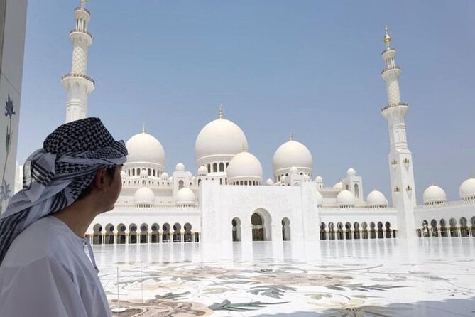 Abu Dhabi Sightseeing City Tour including Grand Mosque - Emirates Palace, grand but partly off-limits