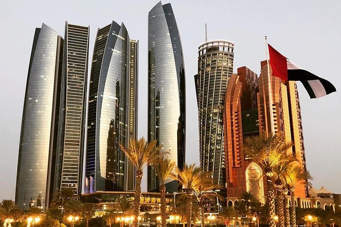 Abu Dhabi Sightseeing Tour from Dubai - The Corniche is a photograph, not a full walk