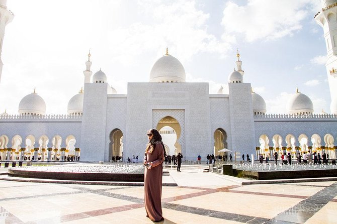 Abu Dhabi Tour with Louvre Museum Tickets - Marina Mall: a short indoor pause