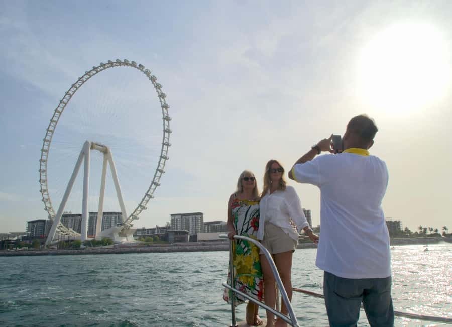 Burj Al Arab: 2-Hour Yacht Tour with BBQ Dinner - Boarding rules and the first minutes