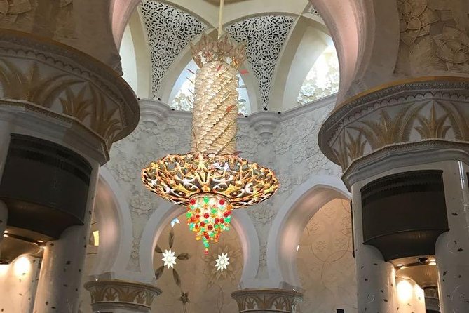 DEAL: Sheikh Zayed Grand Mosque and Dubai Red Dunes with BBQ Dinner - BBQ dinner and the Bedouin-style camp