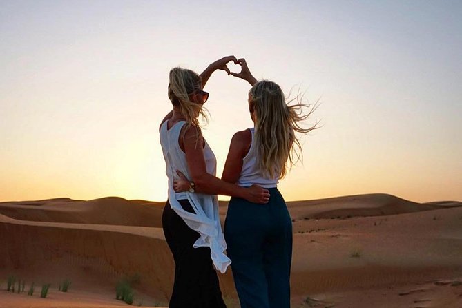 Desert Safari 4X4 Experience from Dubai - Belly dancing, tanoura, and fire after dark