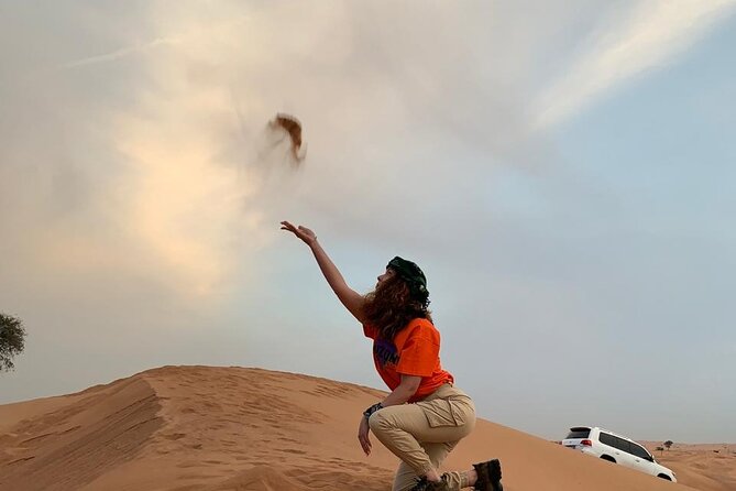 Desert Safari and Sandboarding with Dinner in Dubai - Big Red Dunes and the 45-minute safari