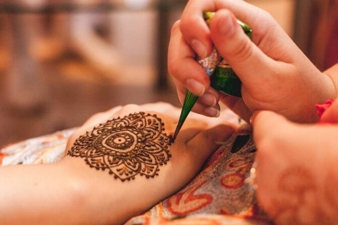 Desert Safari Dubai with Dune Bashing, Activities and Dinner - Henna, costumes, and the photo stops