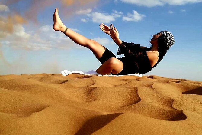 Desert Safari -Live Shows, BBQ Dinner, Dune Bashing and lot more. - Reaching the Arabic-style camp