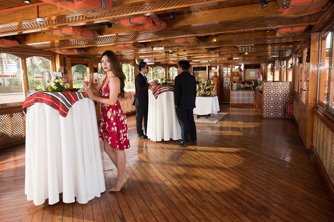Dhow Cruise Dinner on Dubai Creek - The buffet dinner and what $100 buys you