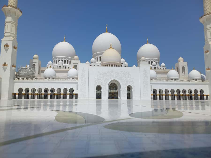 Discover Abu Dhabi: A Full-Day Tour with Lunch - Emirates Palace and Qasr Al Watan from the outside