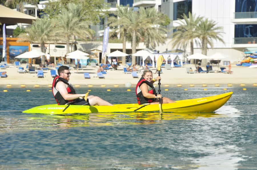 Dubai: 1-hour Kayaking or Stand Up Paddle at Dukes The Palm - Who will enjoy this most?