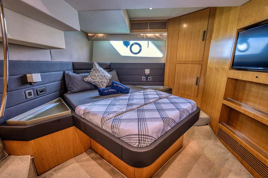 Dubai: 2-Hour Private Yacht Cruise around Burj Al-Arab - Food, drinks, music, and the barbecue