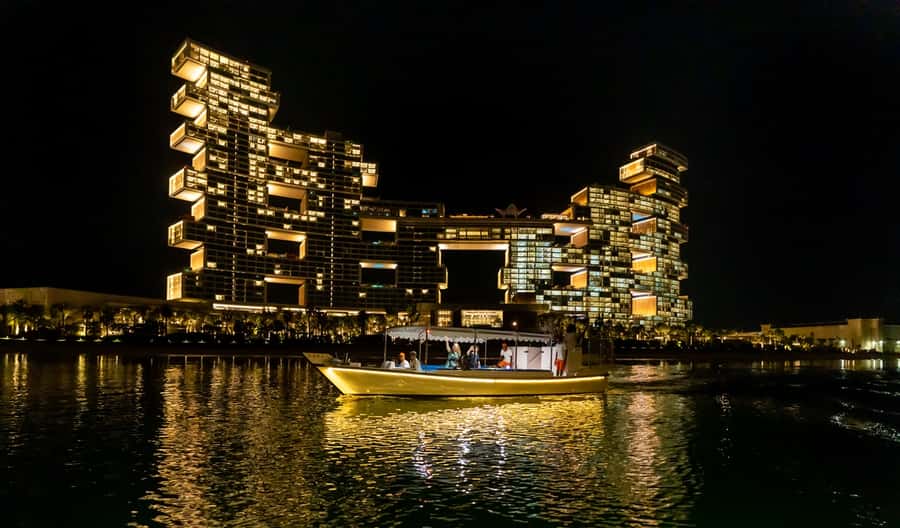 Dubai: Abra Boat Tour in Atlantis, Palm, Ain Dubai & Marina - Dubai Marina Mall and the return through the Marina