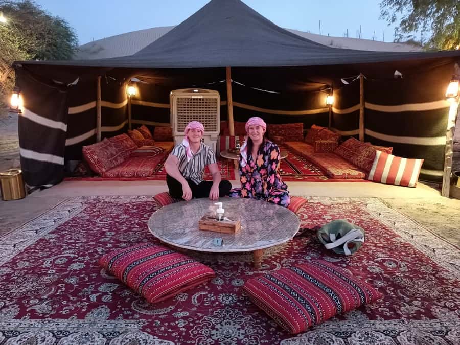 Dubai: Al Marmoom and Al Qudra Lakes Guided Tour with Dinner - What $190 gets you