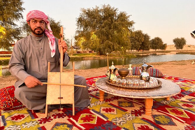 Dubai: Al Marmoom Oasis Vintage Safari: Camels, Stargazing & Meal - Guides make or break this six-hour outing