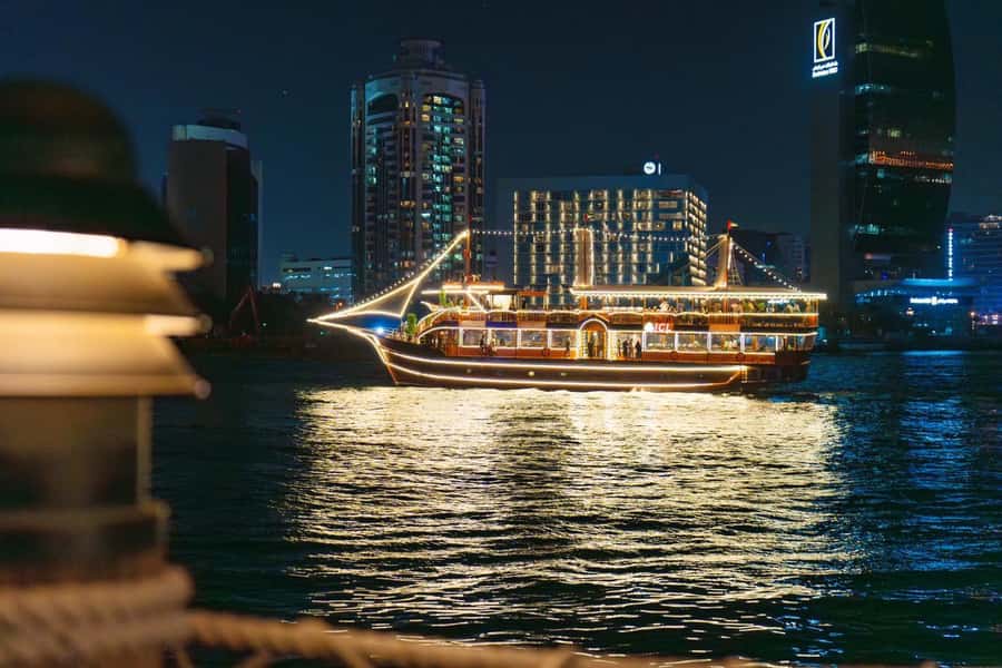 Dubai: Al Seef Largest Dhow Dinner Cruise with Live Show - What this Al Seef cruise is really like