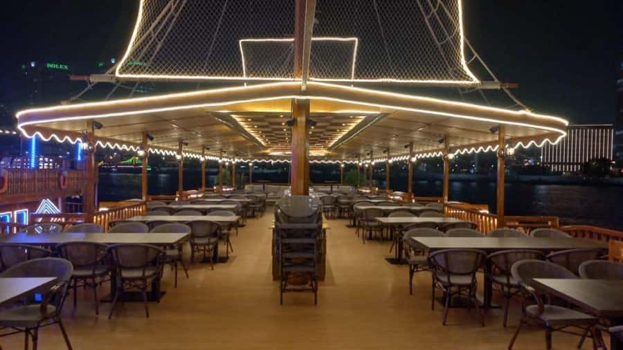 Dubai: Al Seef Largest Dhow Dinner Cruise with Live Show - Dinner on the water: what is included