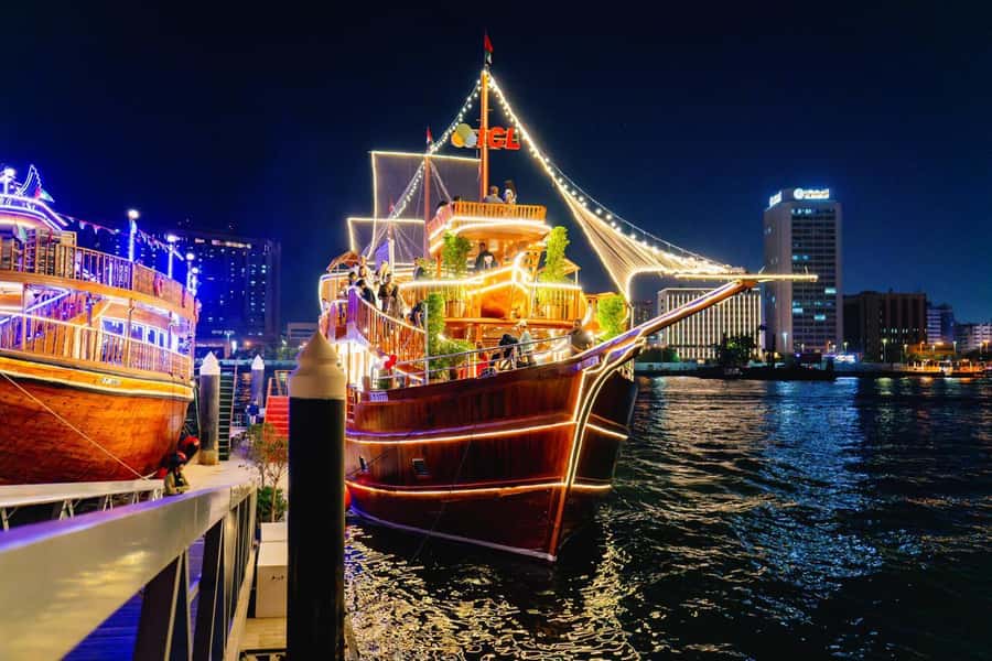 Dubai: Al Seef Largest Dhow Dinner Cruise with Live Show - Finding Gate 2A at Al Seef