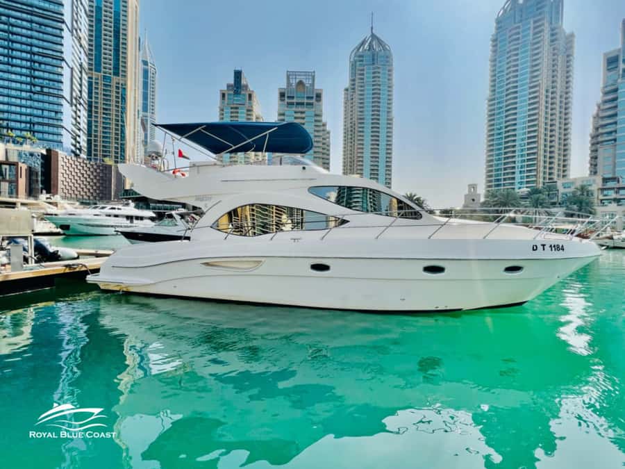 Dubai: Atlantis and Burj Al Arab Cruise on Luxury Yacht - The lagoon swim stop