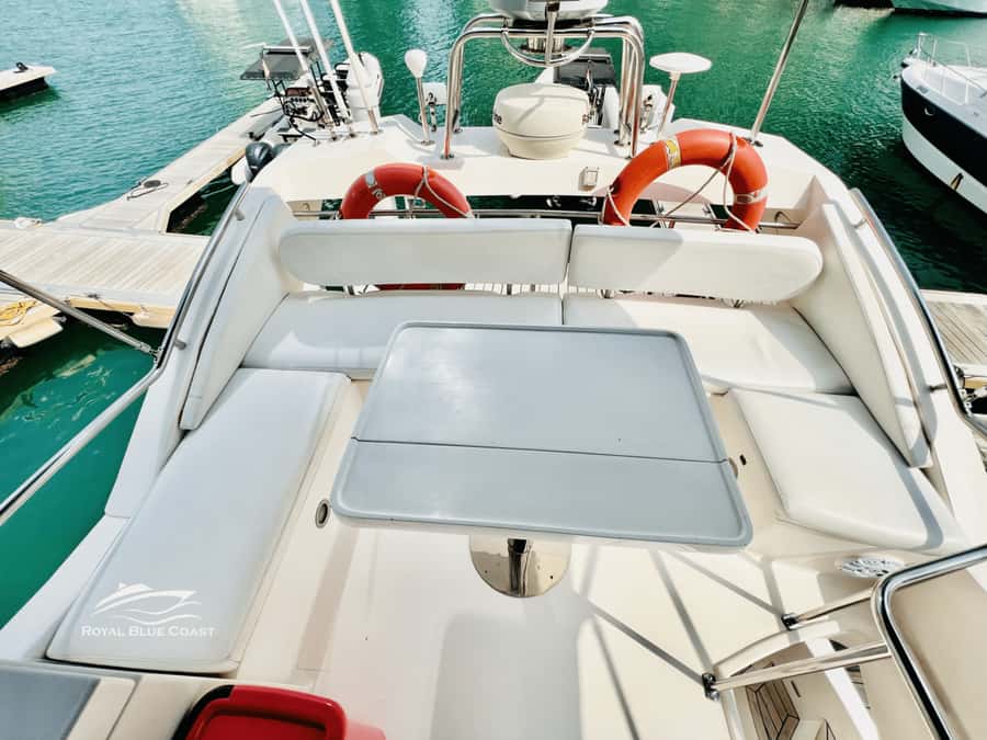 Dubai: Atlantis and Burj Al Arab Cruise on Luxury Yacht - Food, drinks, and birthday-friendly planning