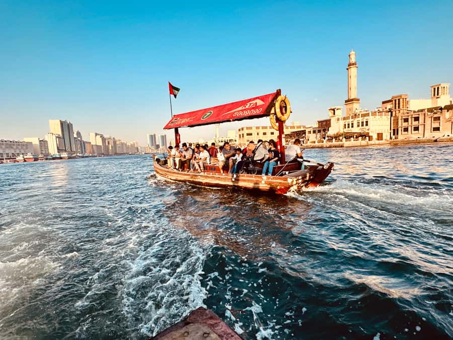 Dubai: Authentic Old Town, Souks, Tastings & Abra Boat Tour - The guides make or break the walk
