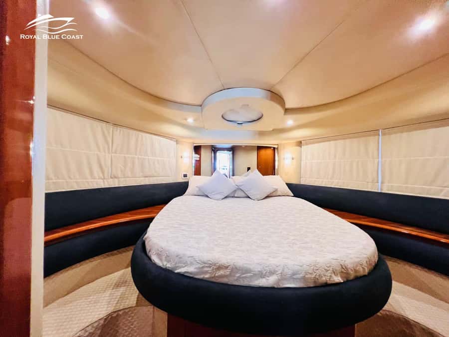 Dubai: Azimut 42 Feet Private Luxury Yacht Cruise - The crew makes the difference