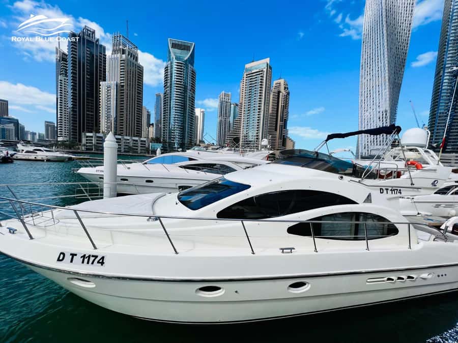 Dubai: Azimut 42 Feet Private Luxury Yacht Cruise - Cruising past Dubai Marina