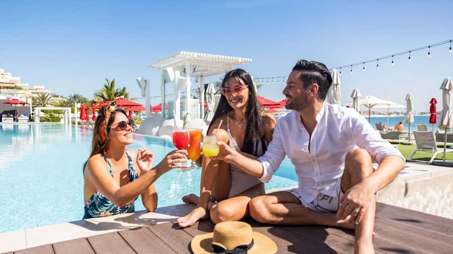 Dubai: Beach Day on the Palm with Skyline Views - Food, cocktails, and the 20% discount