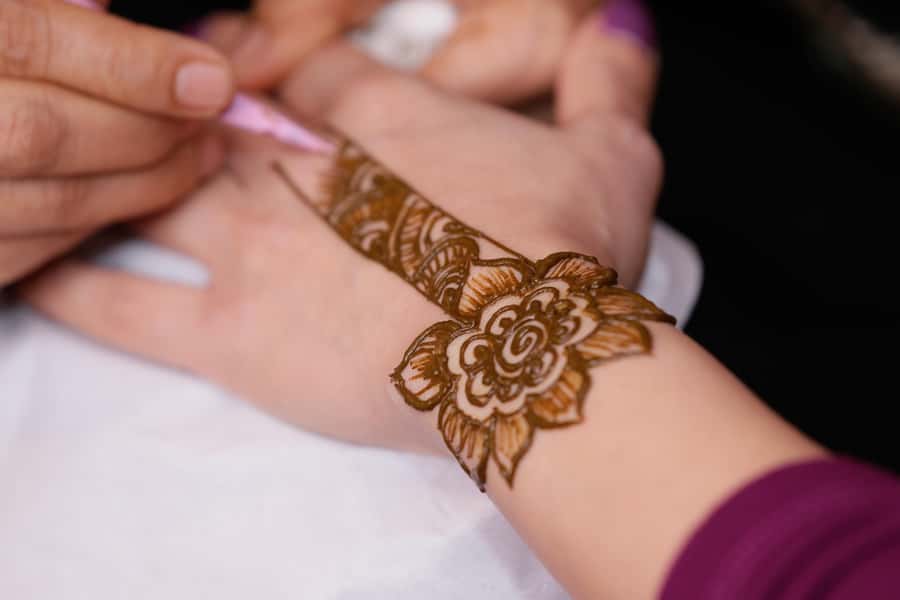 Dubai: Bedouin Camp, Dune Safari, Falcon Show & BBQ Dinner - Youla, Tanora, and belly dance performances