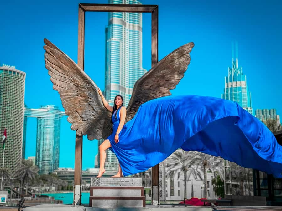 Dubai: Burj Khalifa Flying Dress Videography Shoot - Meeting at the Wings of Mexico