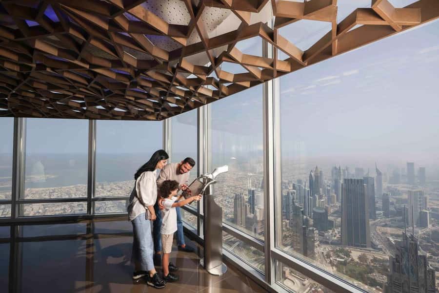 Dubai: Burj Khalifa Levels 124 & 125 Entry Ticket + Options - Level 125 adds polish and more room to look