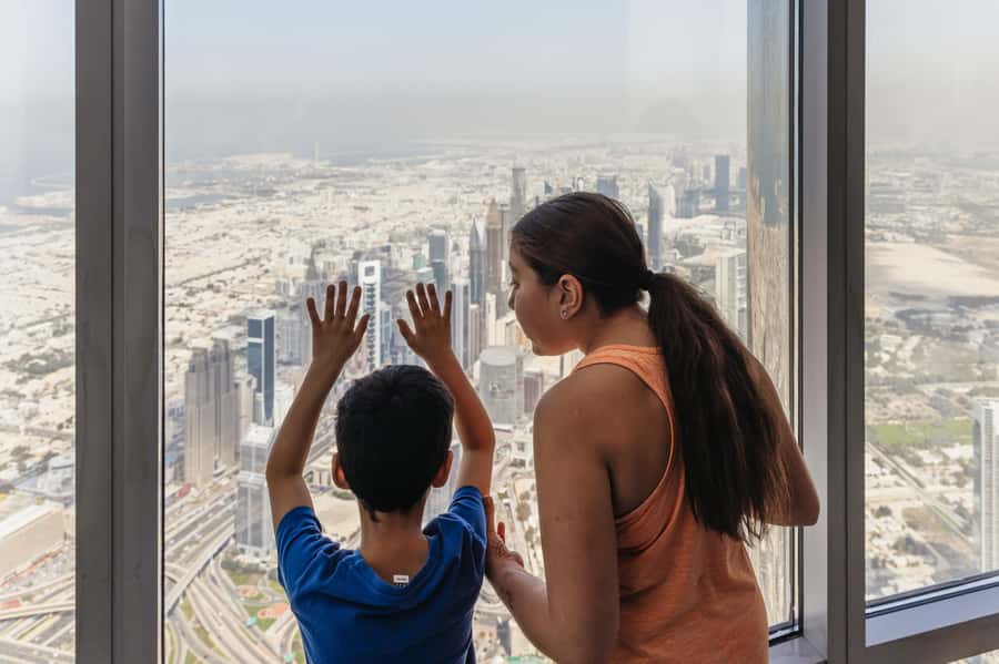 Dubai: Burj Khalifa Sky Level 148, 124, & 125 Entry Ticket - Levels 124 and 125: bigger crowds, more activity