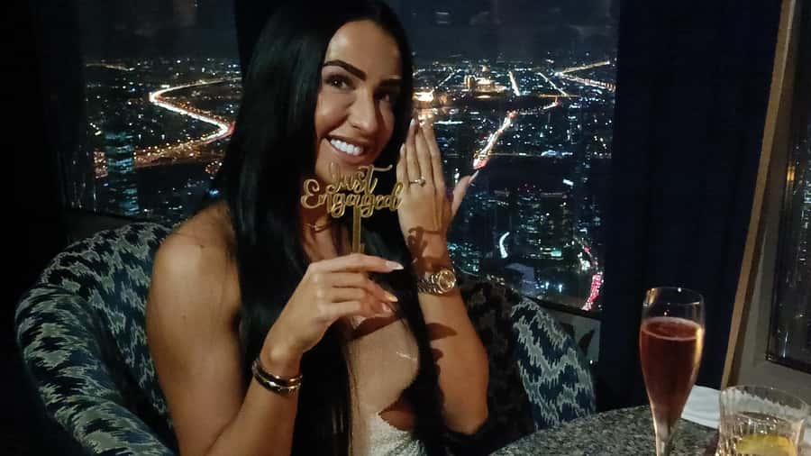 Dubai: Burj Khalifa VIP Sunset Tour with Porsche Transfer - Entering Burj Khalifa without the standard queue