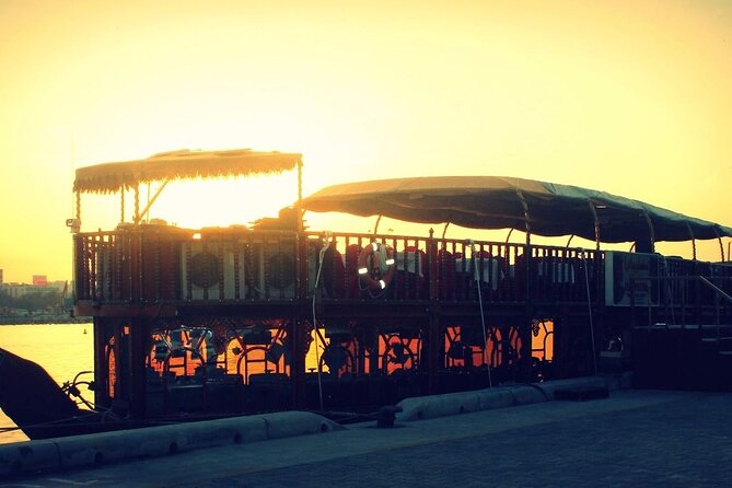 Dubai Creek Dhow Cruise Dinner - Crowding, Boat Standards, and Service Quality