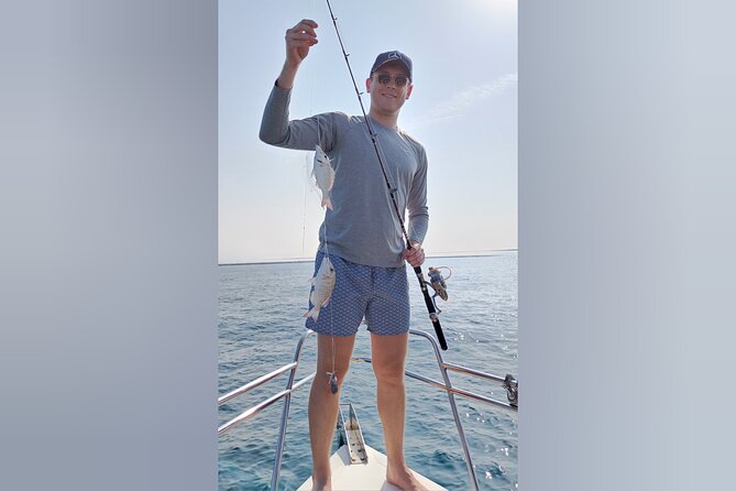 Dubai Deep Sea Fishing 4 hours + BBQ of Catch - Trying several ways to catch fish