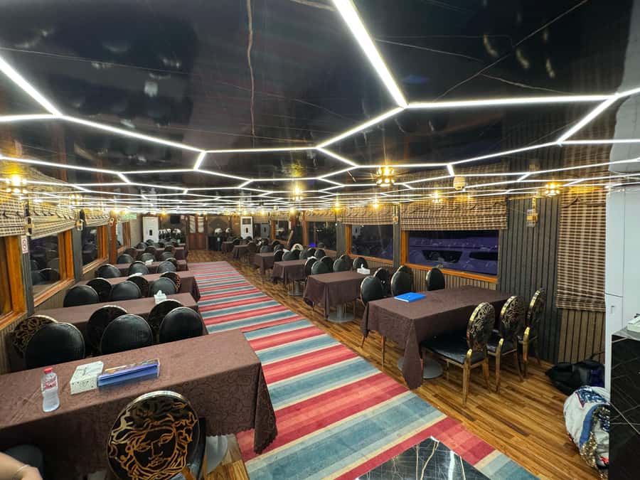 Dubai Dhow Cruise Creek,Marina Shows,Buffet & Drinks options - Buffet dinner and drinks: useful, but keep expectations modest