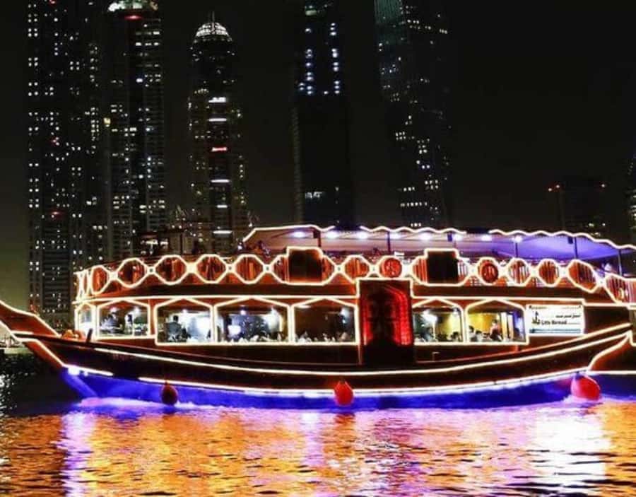 Dubai: Dhow Dinner Cruise on Creek or Marina with Live Shows - Who will get the most from this cruise